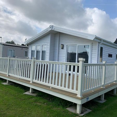 8 Birth Lodge On Cayton Bay Holiday Park スカーバラ エクステリア 写真