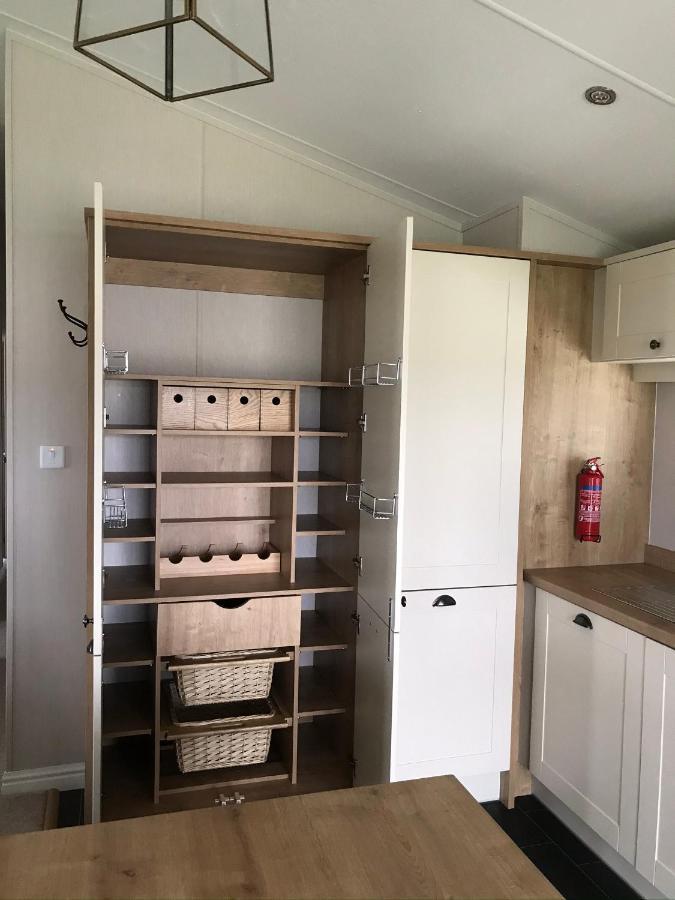 8 Birth Lodge On Cayton Bay Holiday Park スカーバラ エクステリア 写真