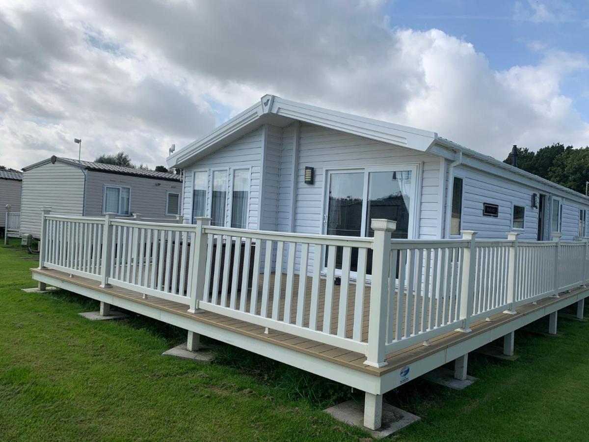 8 Birth Lodge On Cayton Bay Holiday Park スカーバラ エクステリア 写真