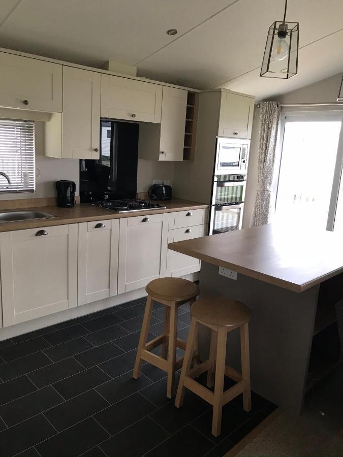 8 Birth Lodge On Cayton Bay Holiday Park スカーバラ エクステリア 写真