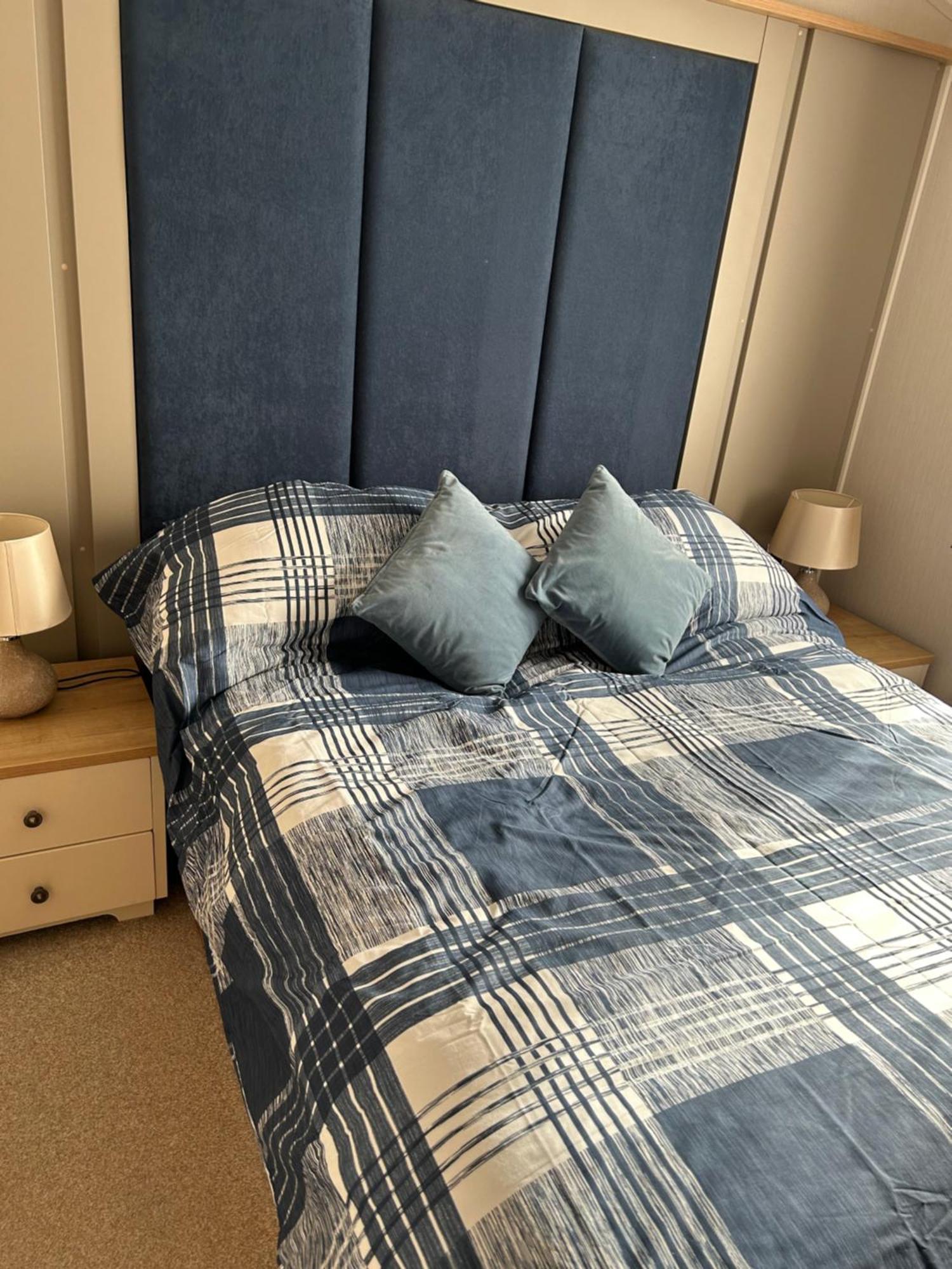 8 Birth Lodge On Cayton Bay Holiday Park スカーバラ エクステリア 写真