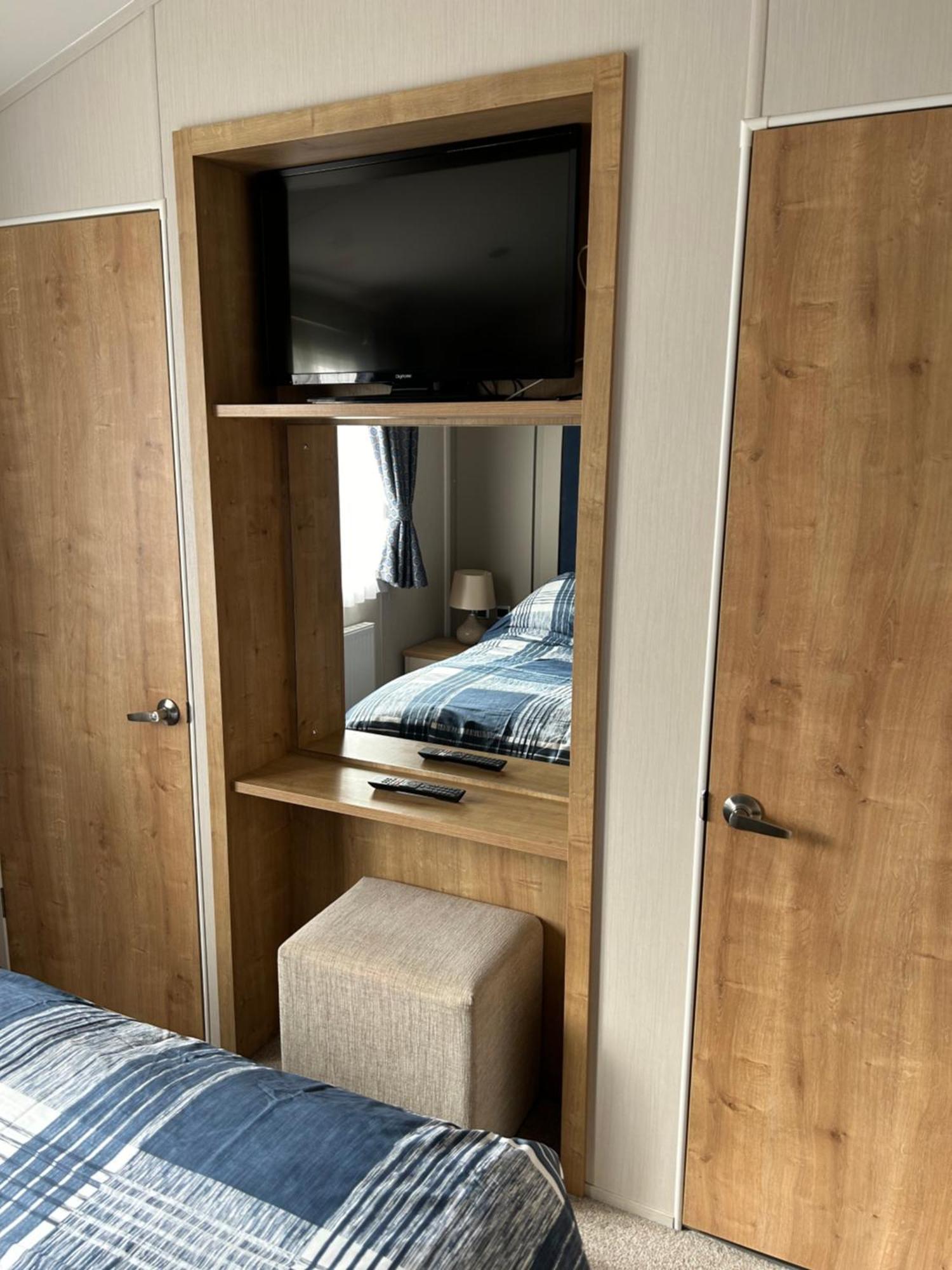8 Birth Lodge On Cayton Bay Holiday Park スカーバラ エクステリア 写真