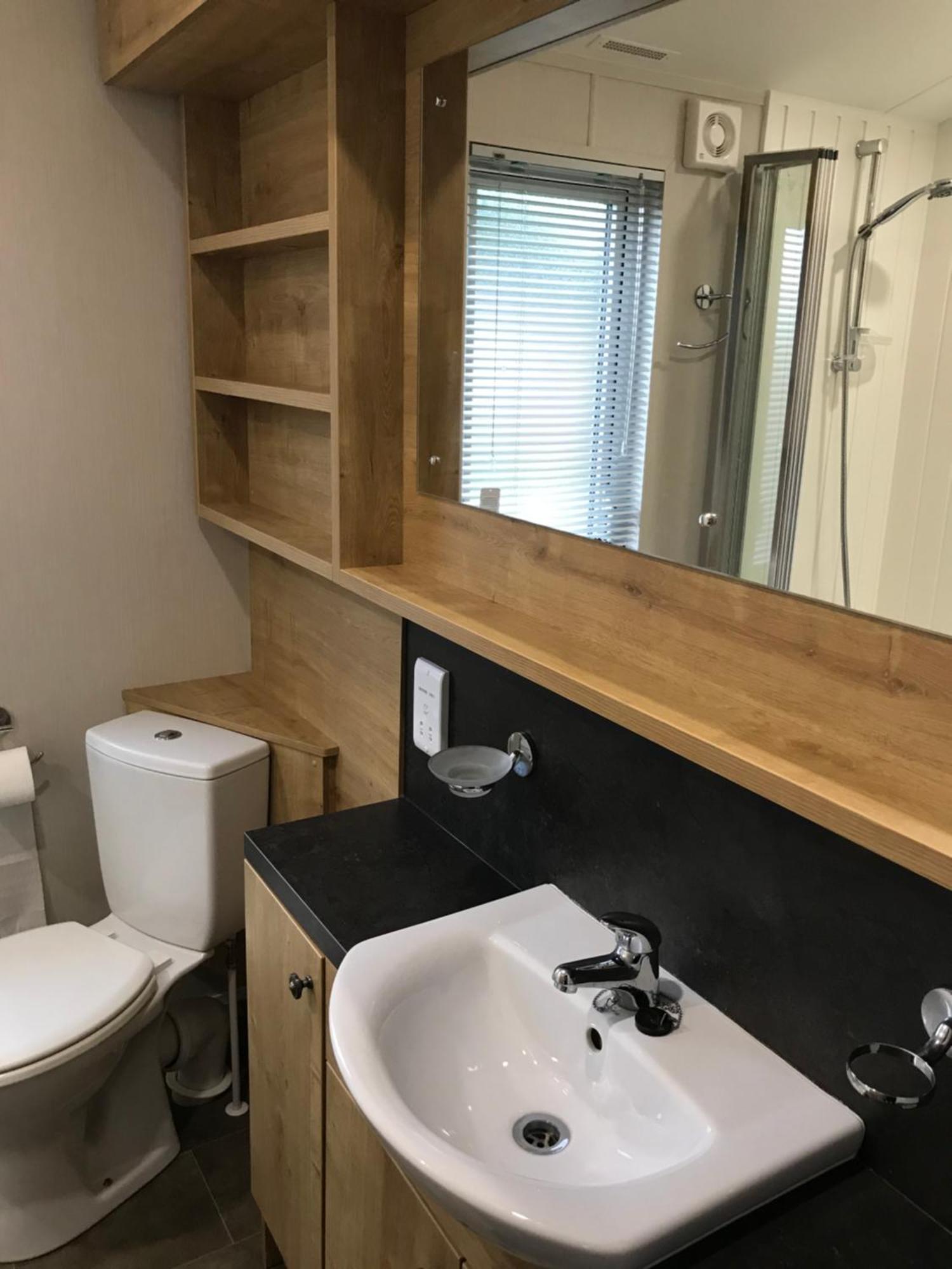 8 Birth Lodge On Cayton Bay Holiday Park スカーバラ エクステリア 写真